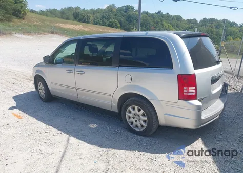 2009 Chrysler Town & Country Lx from USA, damaged, VIN 2A8HR44EX9R619819
